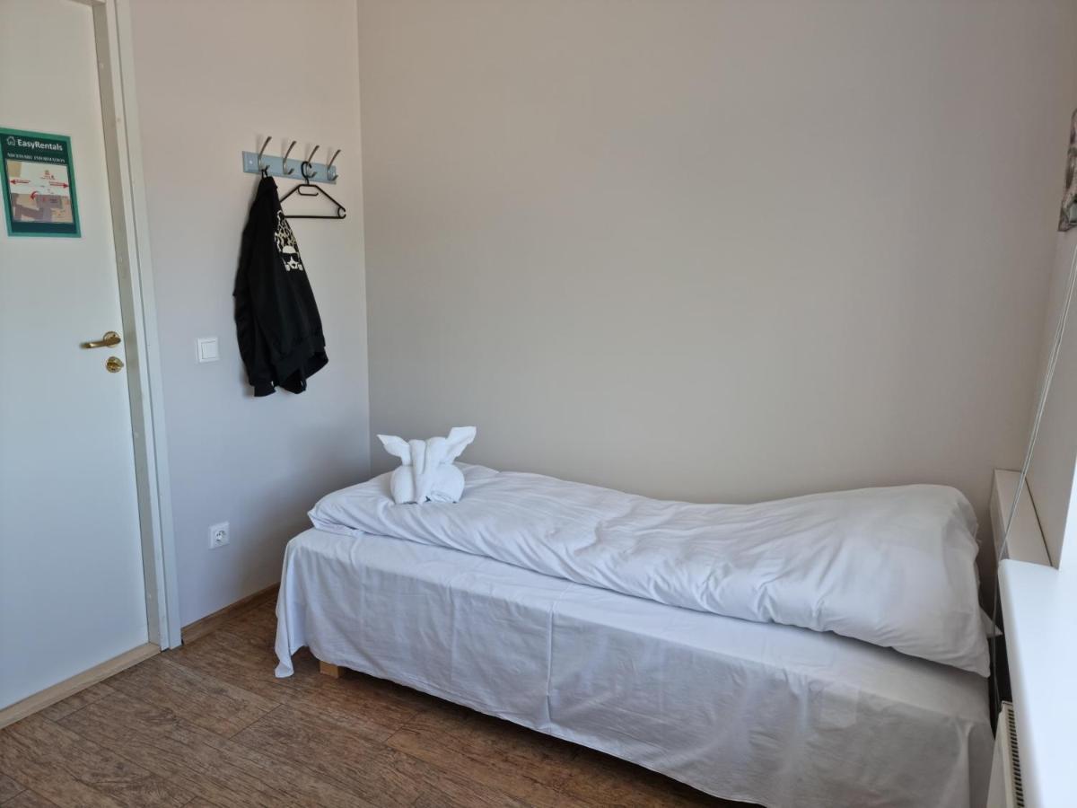 Room Near City Center Harbour Tallinn Bagian luar foto