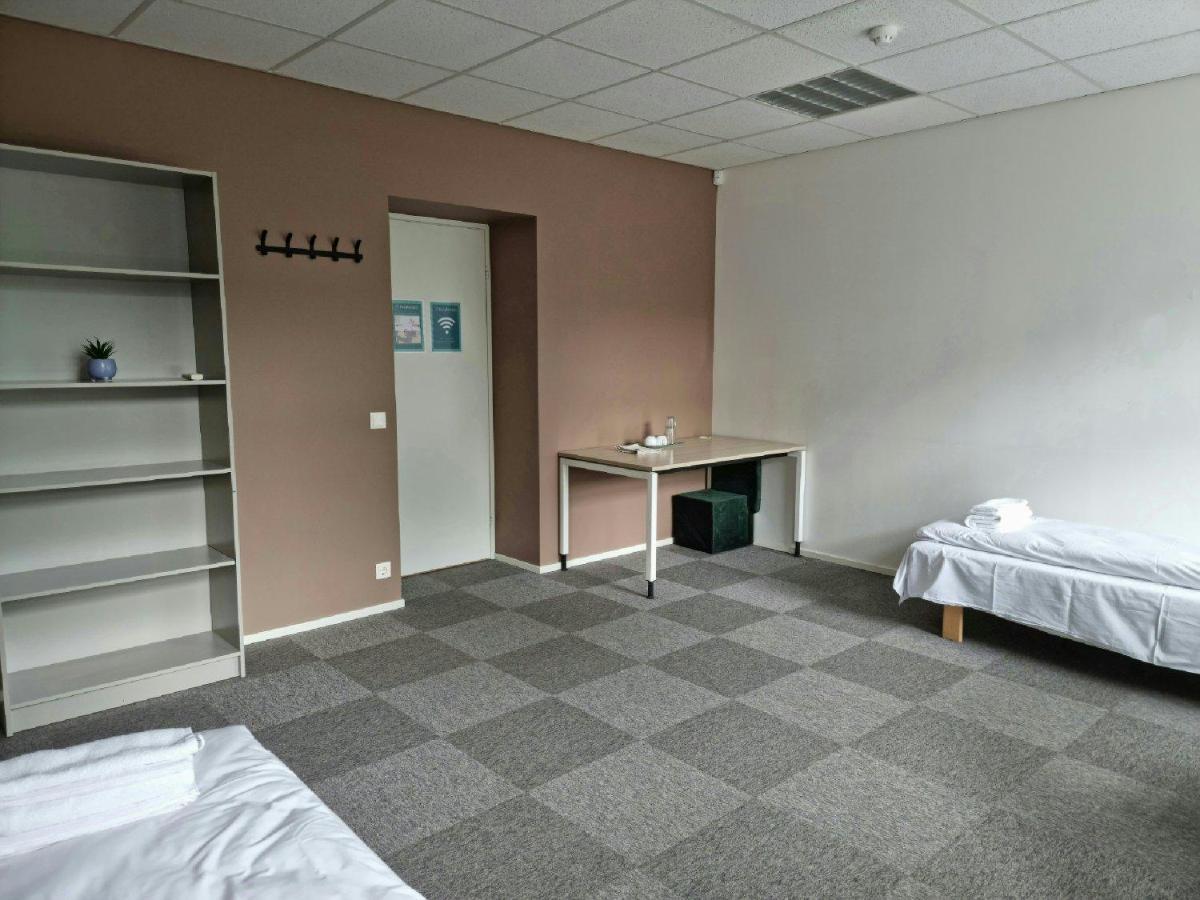 Room Near City Center Harbour Tallinn Bagian luar foto