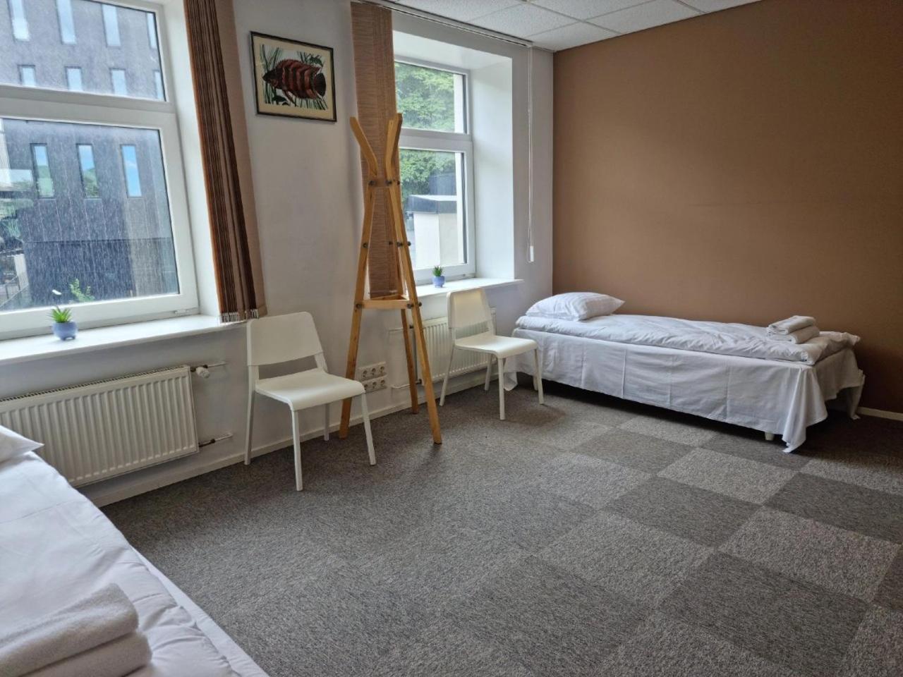 Room Near City Center Harbour Tallinn Bagian luar foto