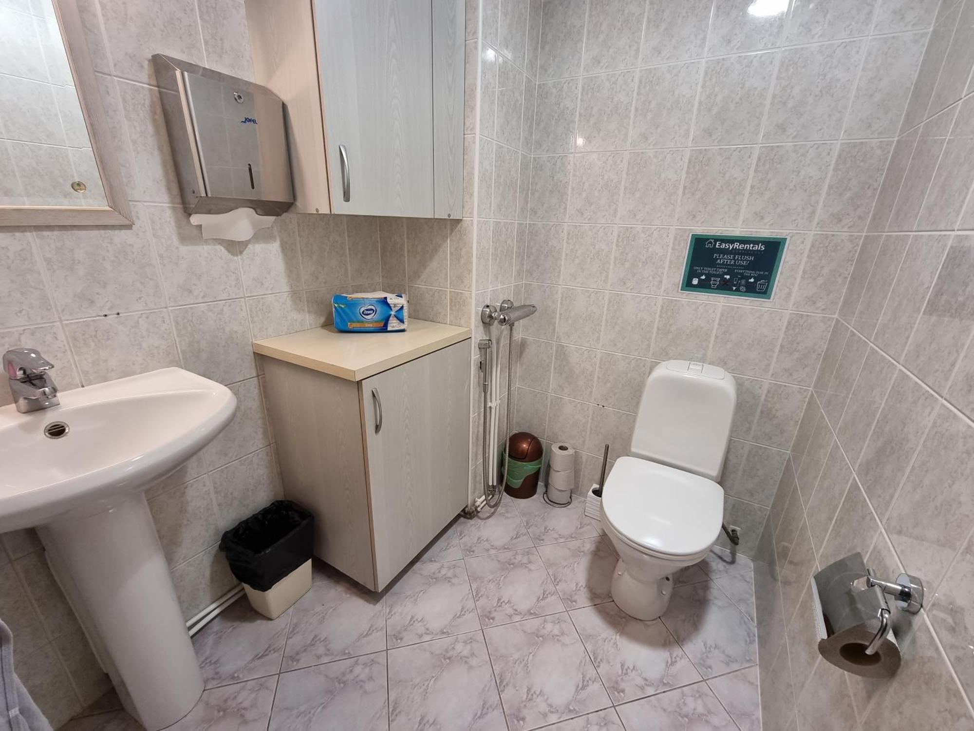Room Near City Center Harbour Tallinn Bagian luar foto