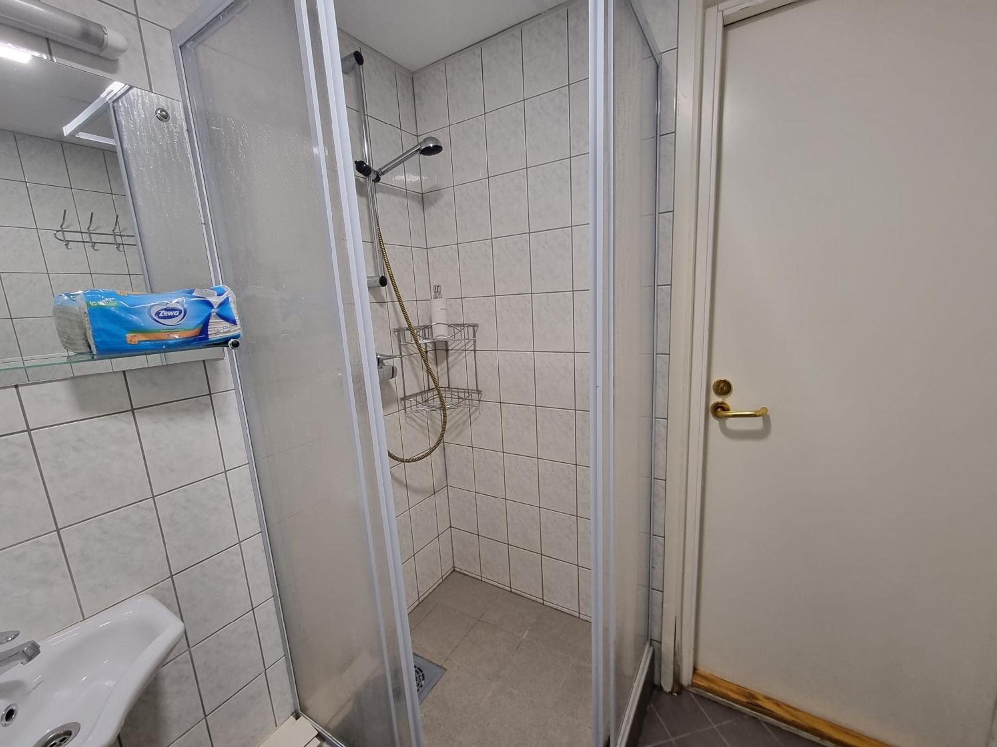 Room Near City Center Harbour Tallinn Bagian luar foto