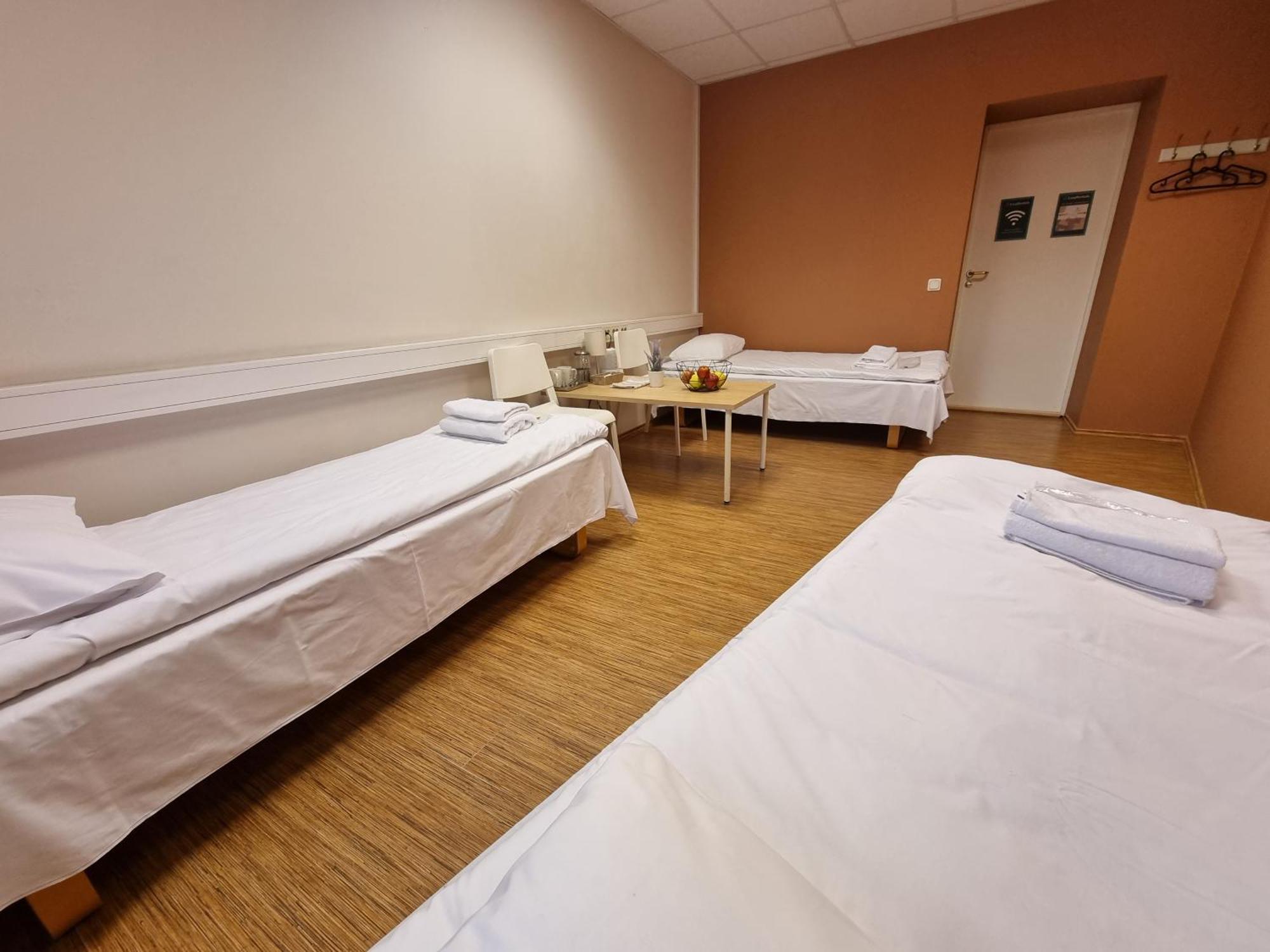 Room Near City Center Harbour Tallinn Bagian luar foto