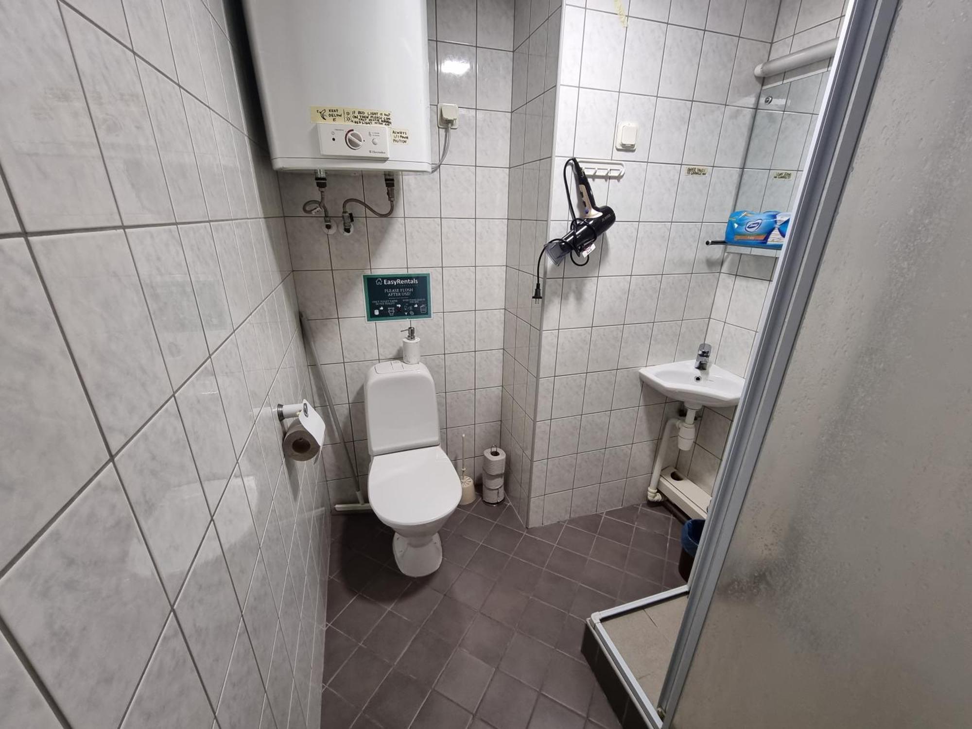 Room Near City Center Harbour Tallinn Bagian luar foto